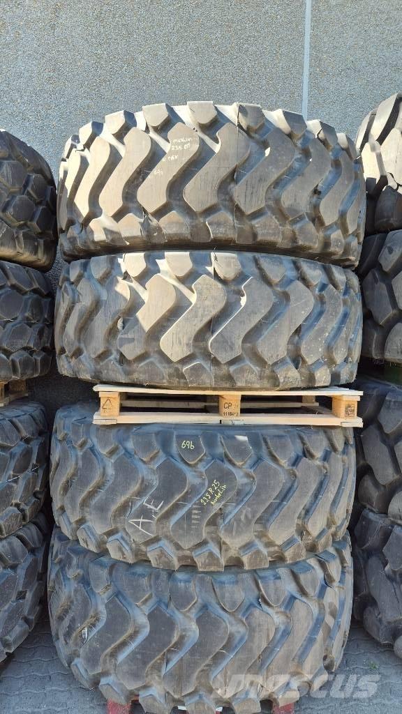 Michelin 23.5 R25 Reifen