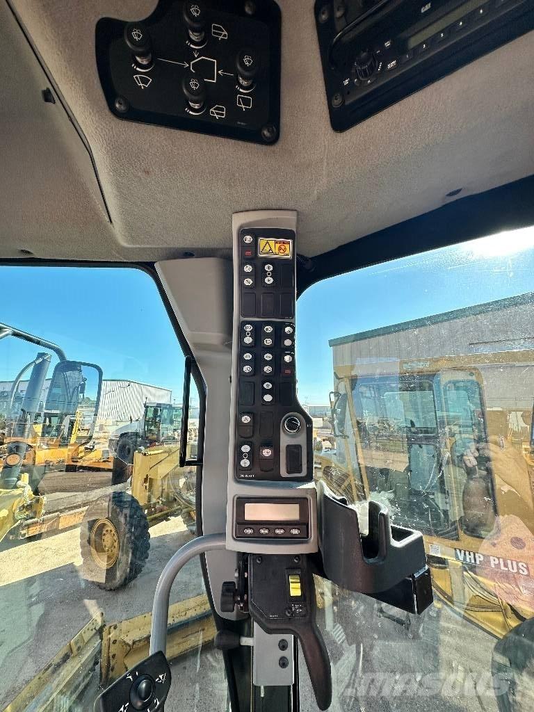 CAT 12 M 2 Grader