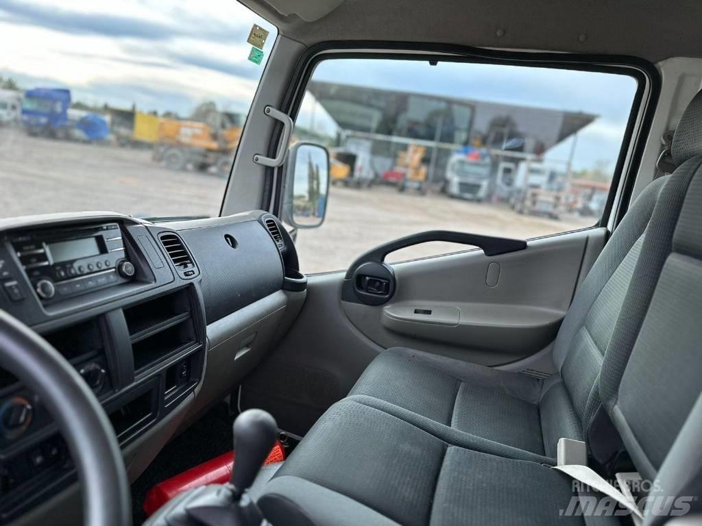 Nissan NT 400 Kranwagen