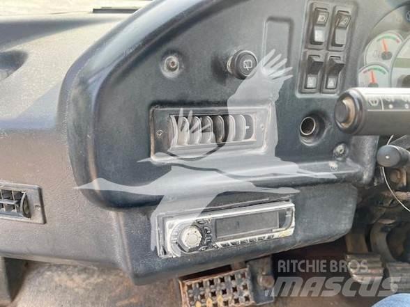 CAT 725 Dumper - Knickgelenk