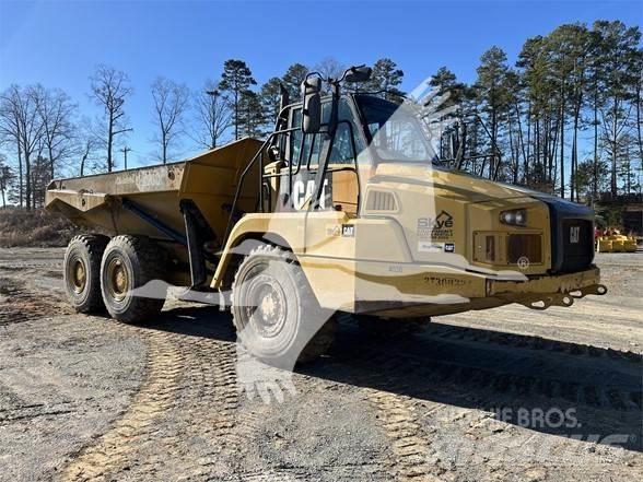 CAT 725C2 Dumper - Knickgelenk
