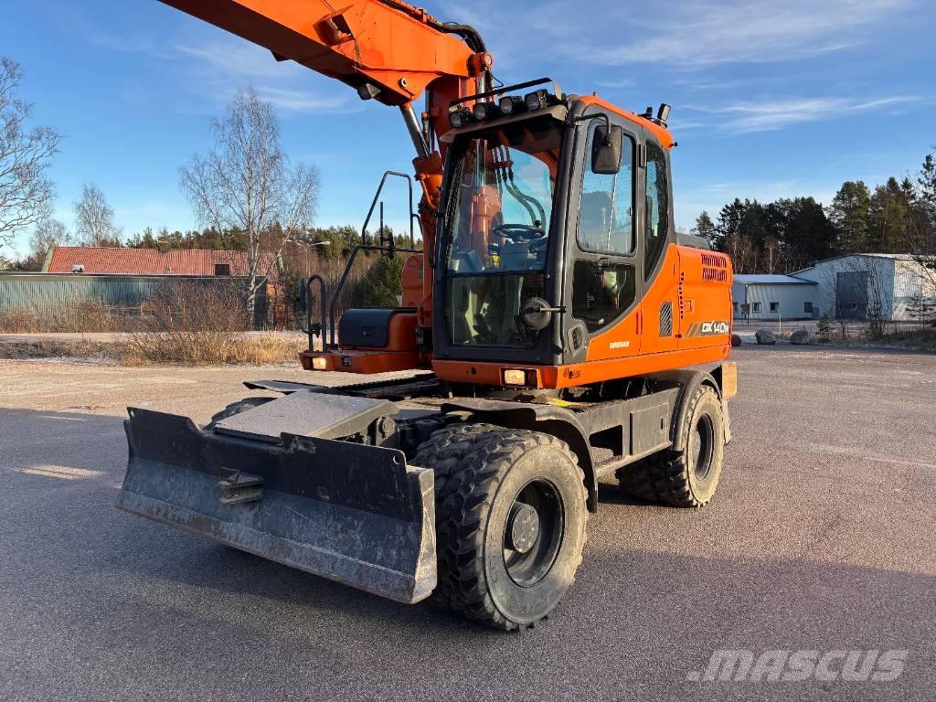 Doosan DX 140 W + vagn Mobilbagger
