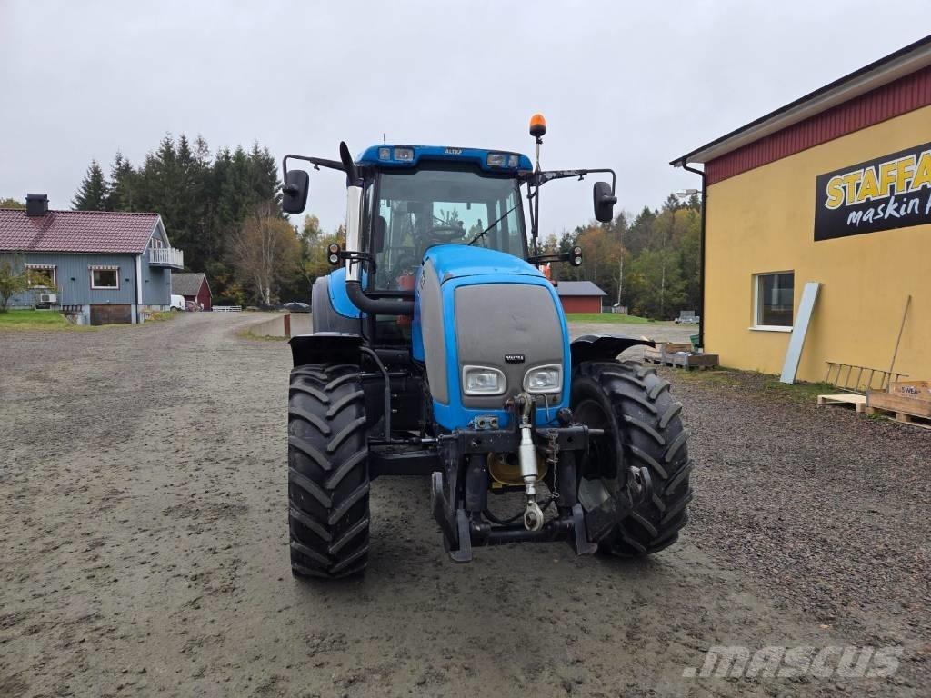 Valtra M 120 Traktoren