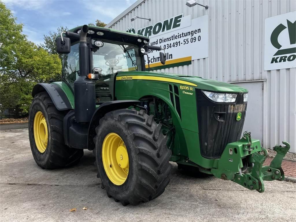 John Deere 8335R Traktoren