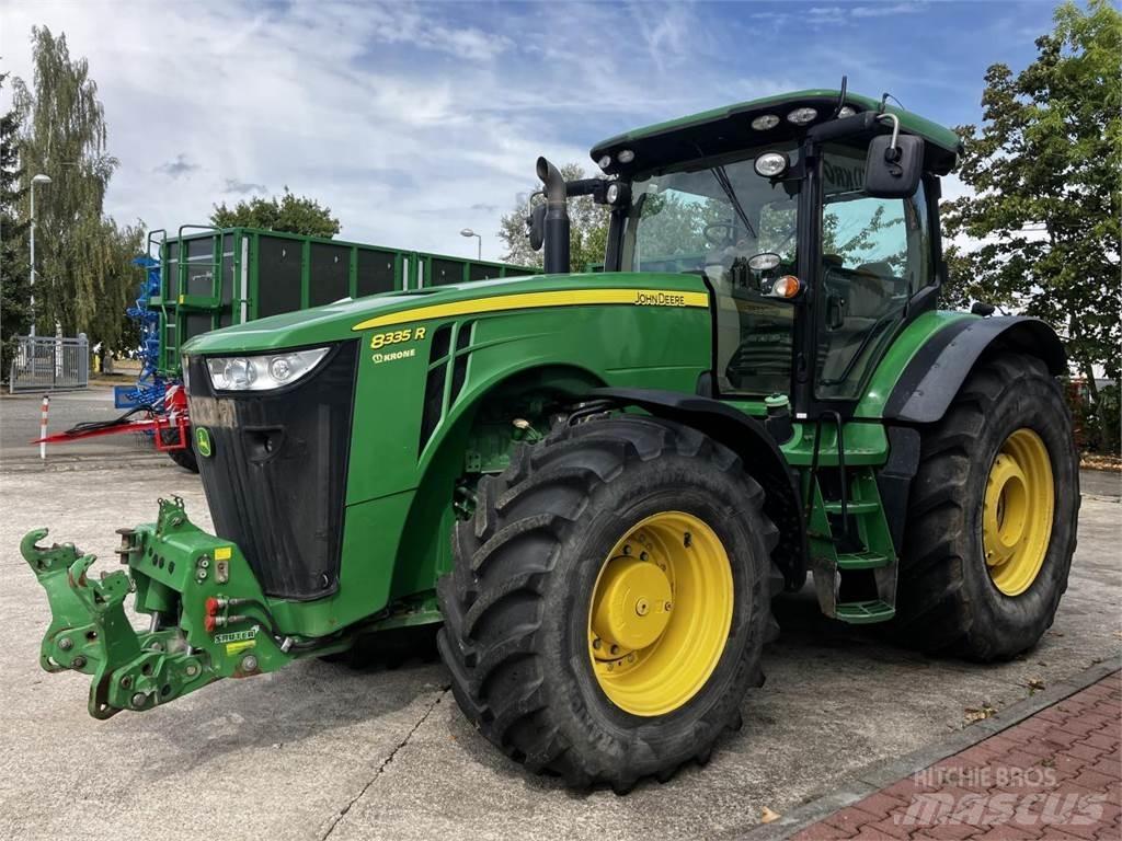 John Deere 8335R Traktoren