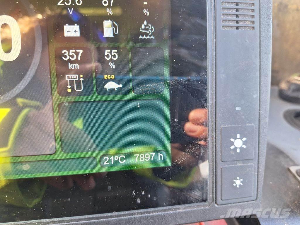 John Deere 1170G Harvester