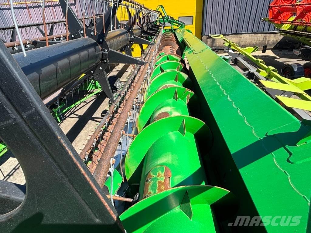John Deere S 690 i Mähdrescher