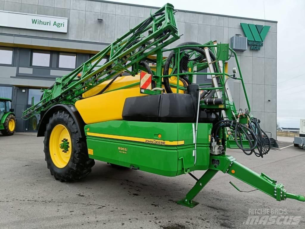 John Deere R 962 i Anhängespritzen