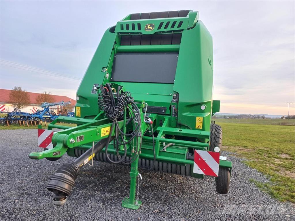 John Deere V461M Rundballenpressen
