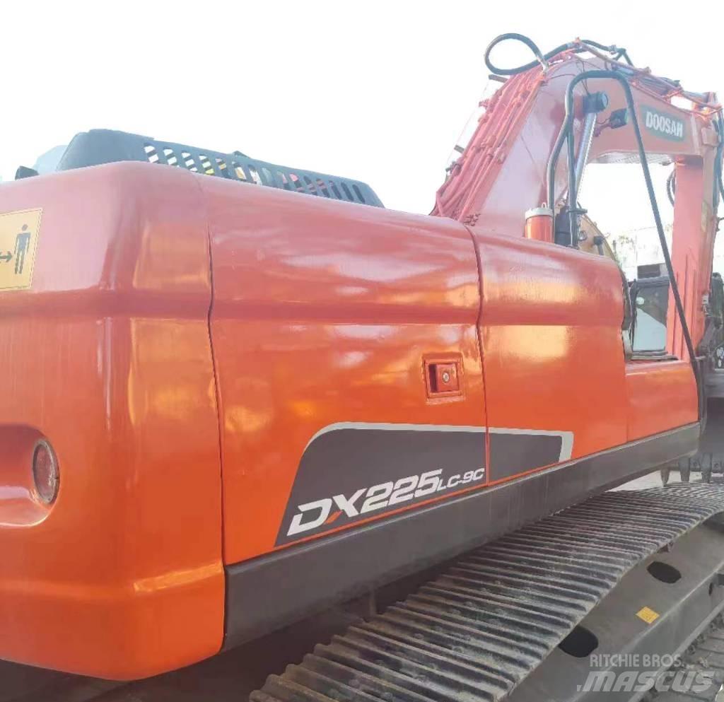 Doosan DX 225 Raupenbagger