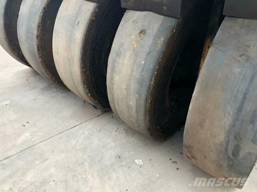 XCMG XP 303 Gummiradwalzen