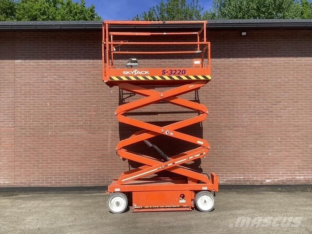 SkyJack SJIII3220 Scheren-Arbeitsbühnen