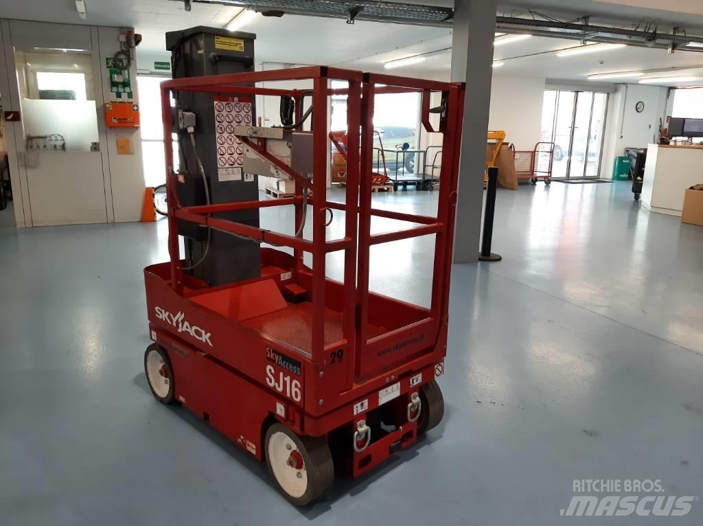 SkyJack SJ 16 Personenaufzüge