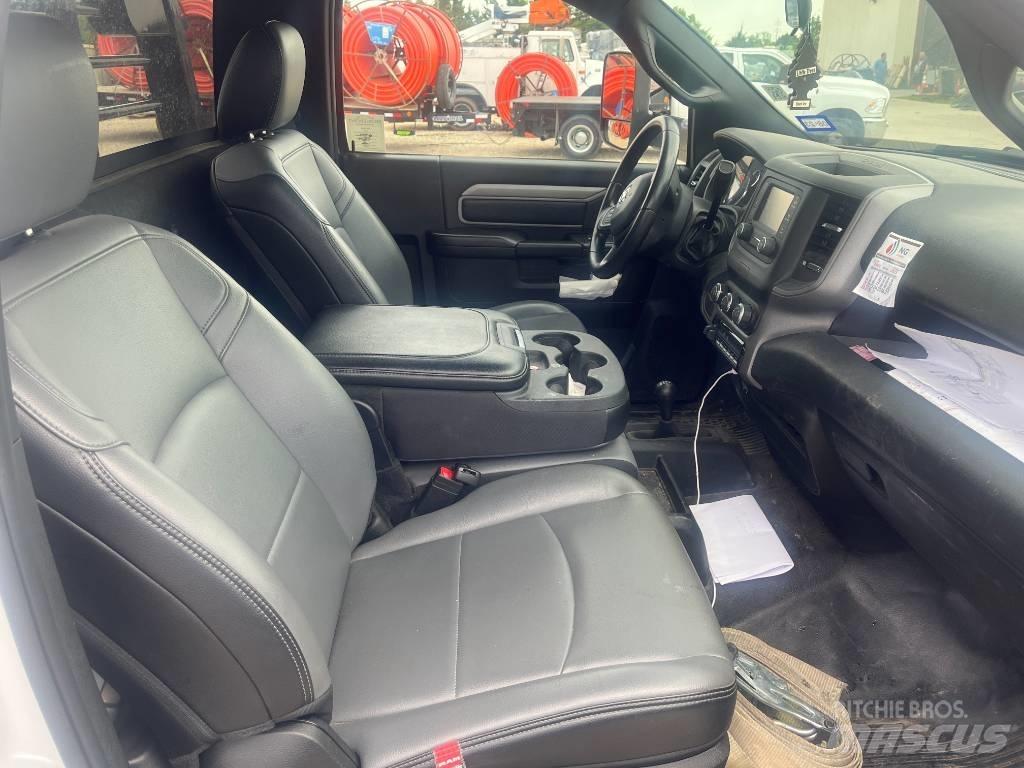 RAM 5500 Pritschenwagen/Pritschenwagen mit Seitenklappe