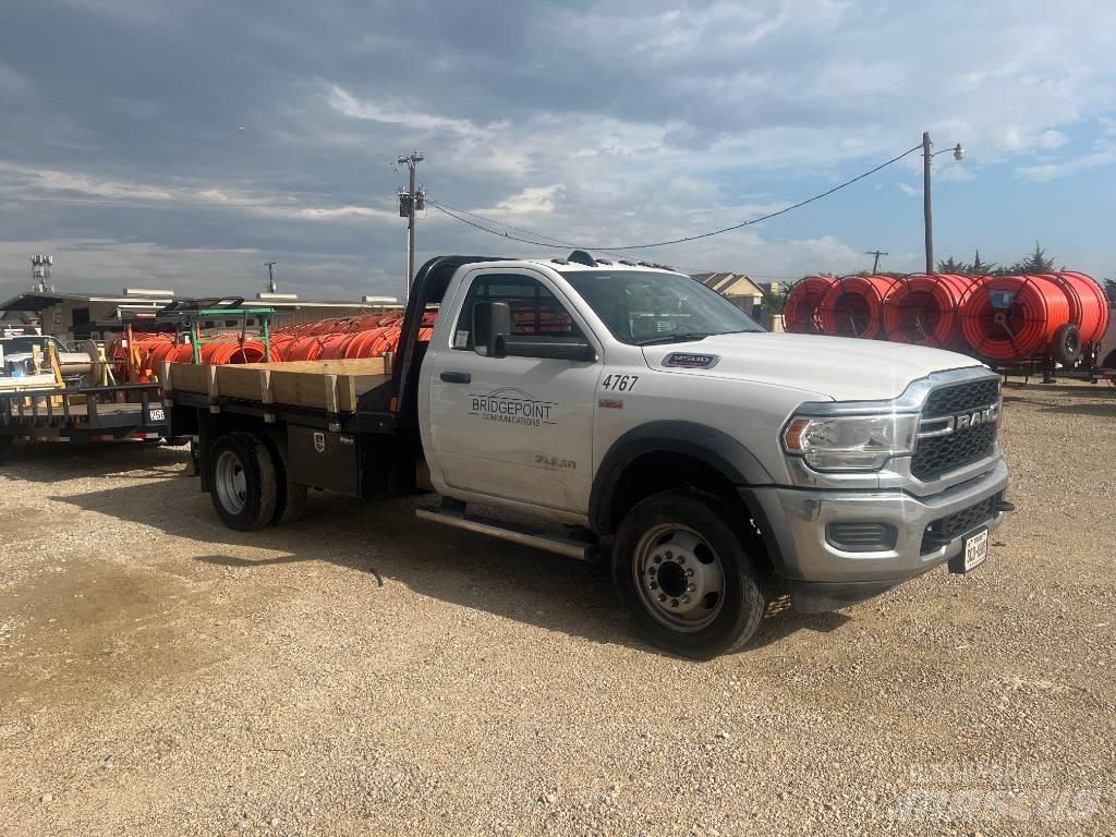 RAM 5500 Pritschenwagen/Pritschenwagen mit Seitenklappe
