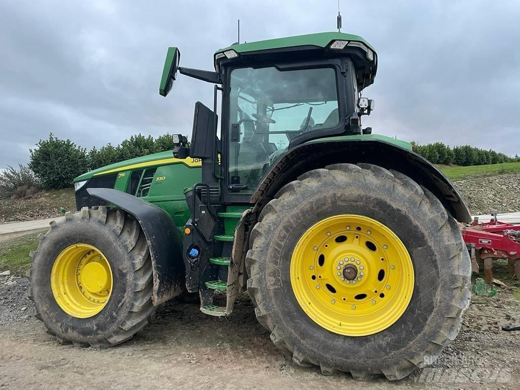 John Deere 7R 330 Traktoren