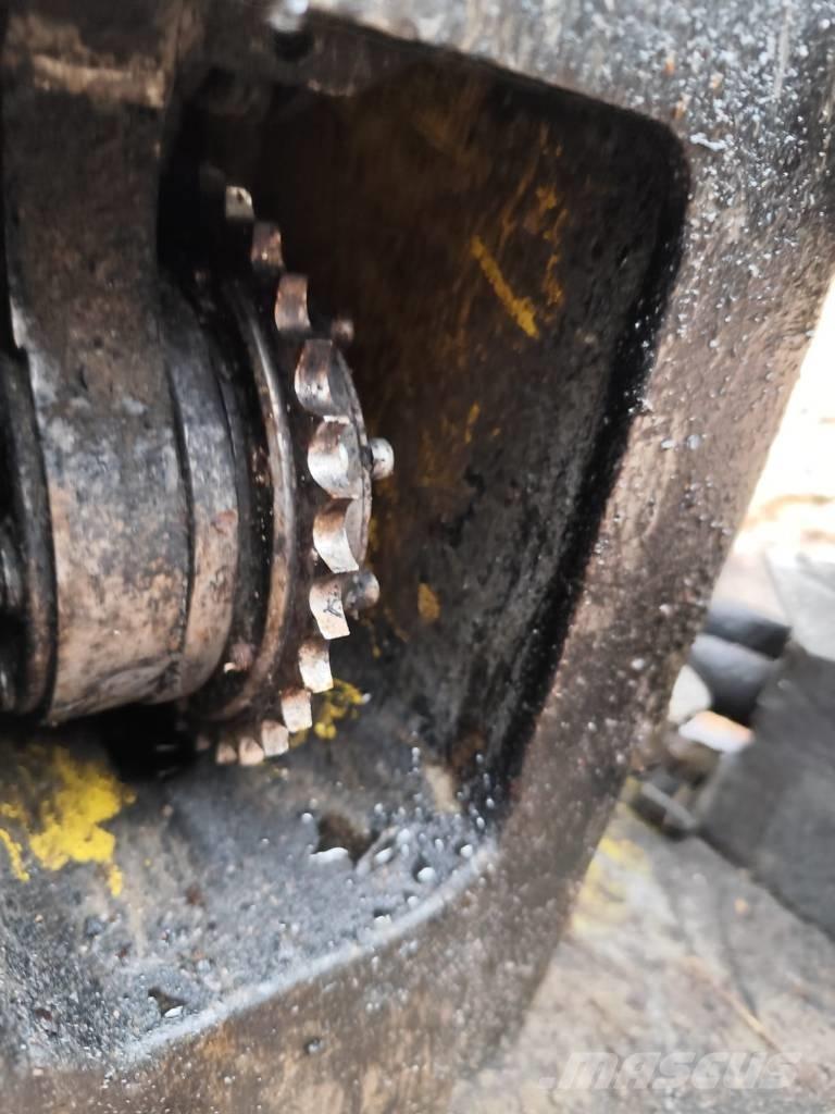 John Deere 770 Harvester