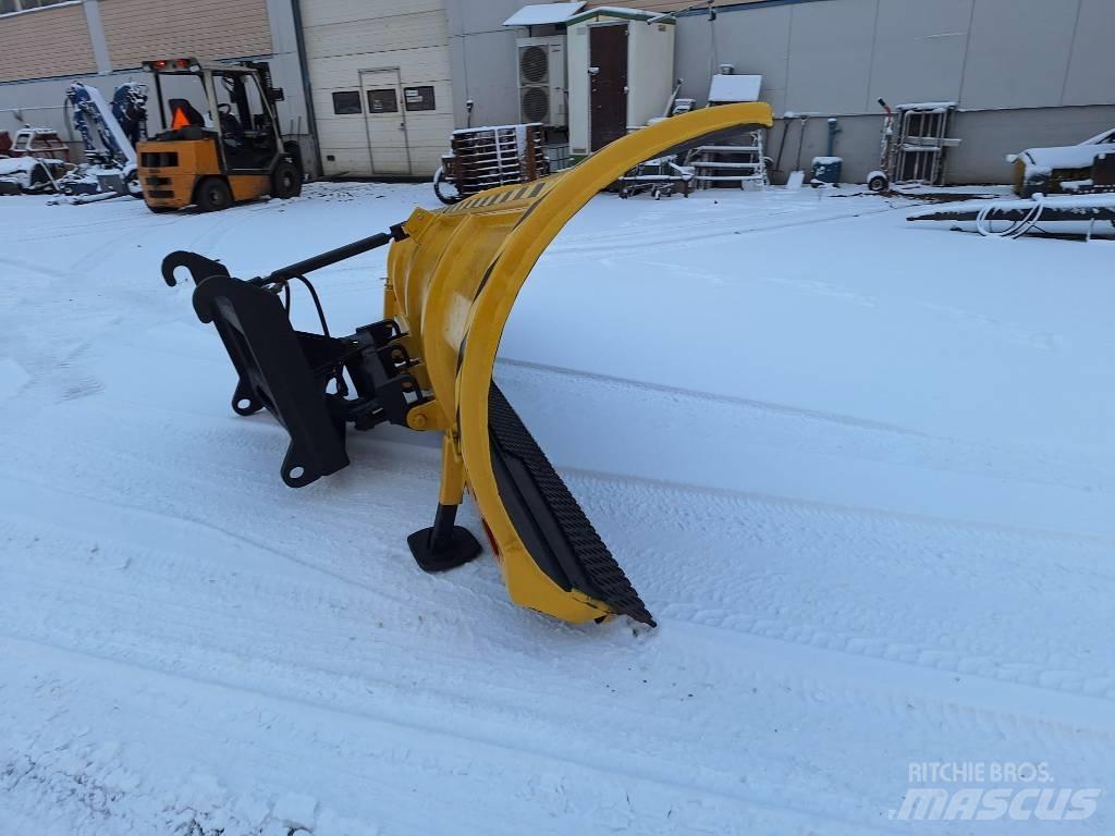 Rote 360 alueaura Schneeschilde und -pflüge