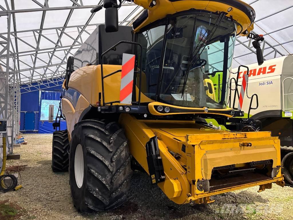New Holland CX 8.90 Mähdrescher