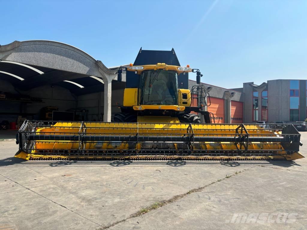 New Holland CR 9090 Mähdrescher
