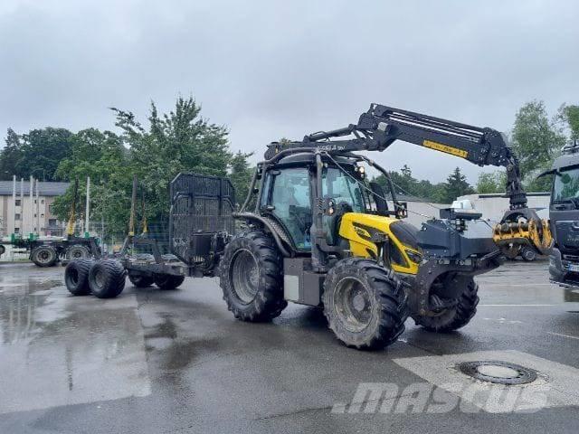 Valtra N 153 forst Forsttraktoren