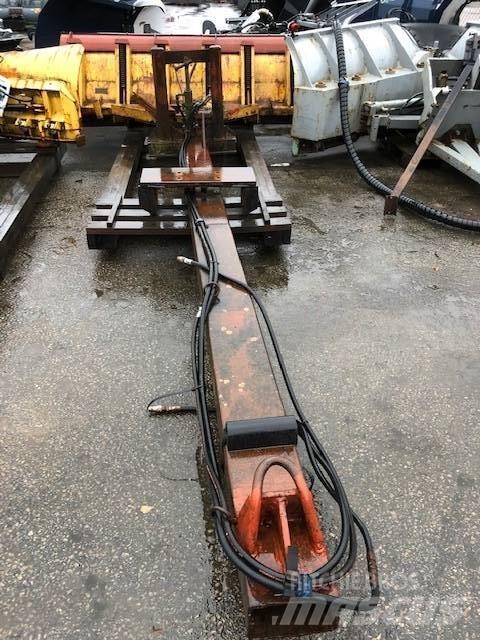 Vreten 240 Schneeschilde und -pflüge