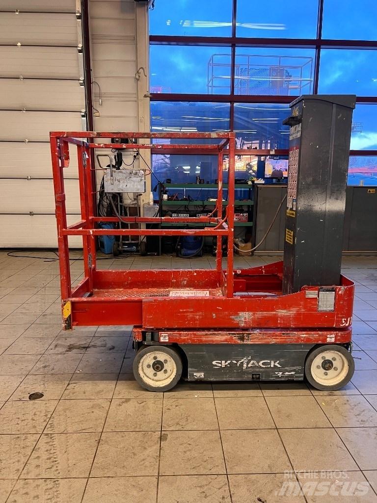 SkyJack SJ 16 Personenaufzüge