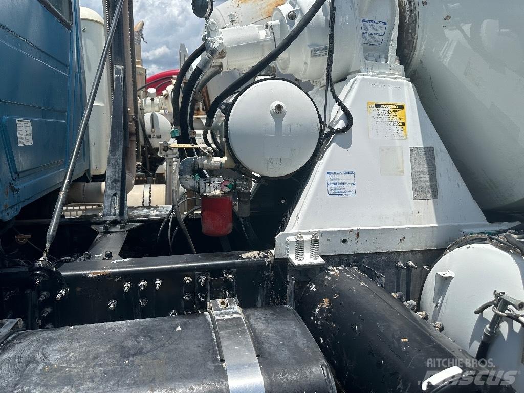 Mack GU 800 Andere Fahrzeuge