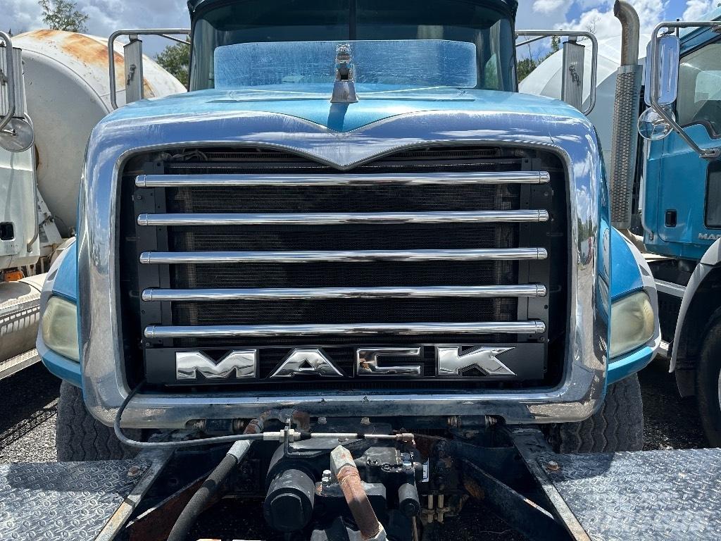 Mack GU 800 Andere Fahrzeuge