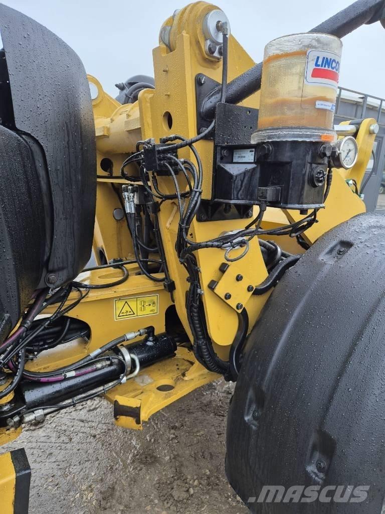 CAT 906M Radlader