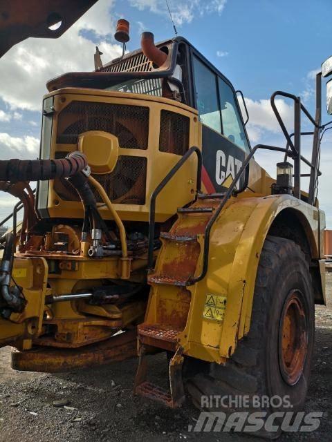 CAT 735 Dumper - Knickgelenk