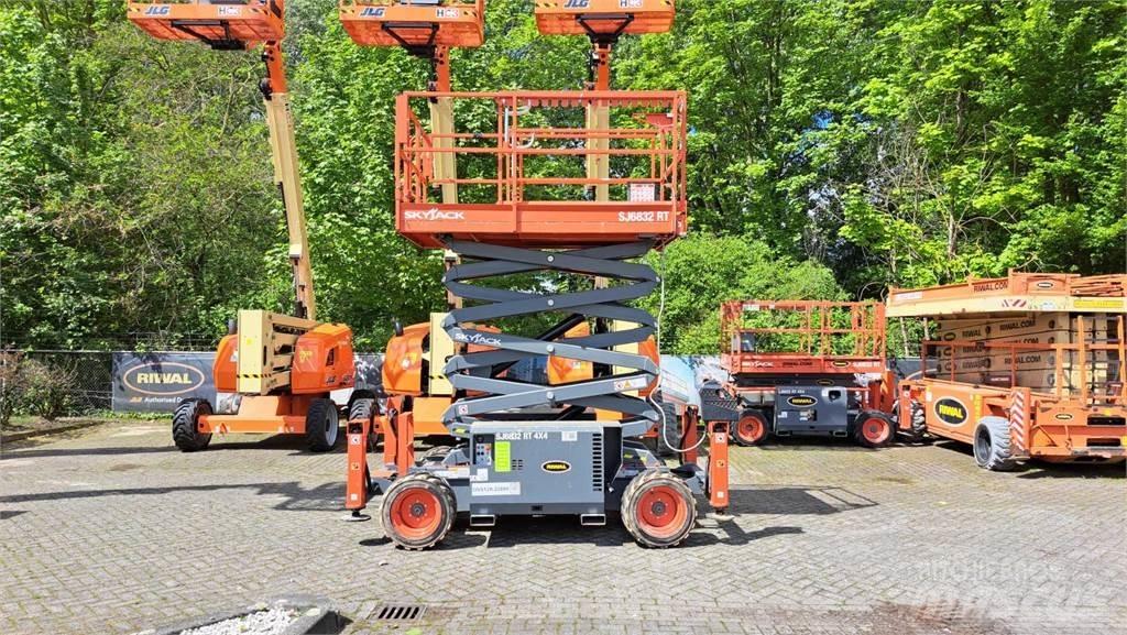 SkyJack 6832RT Scheren-Arbeitsbühnen