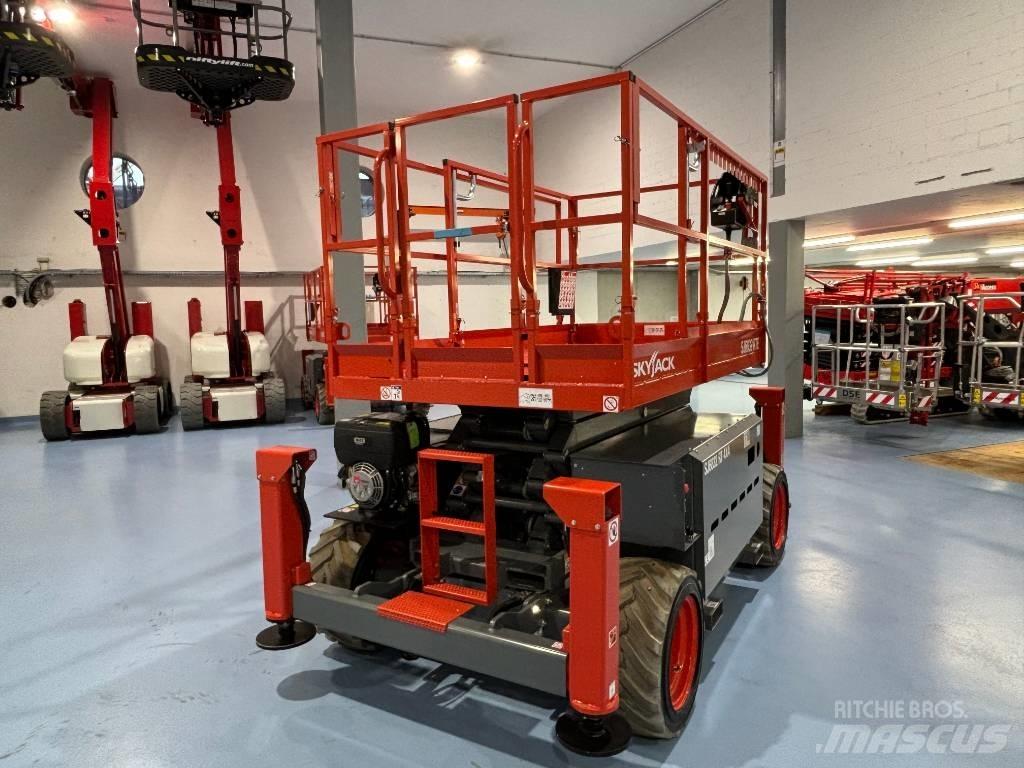 SkyJack SJ 6832 RTE Scheren-Arbeitsbühnen