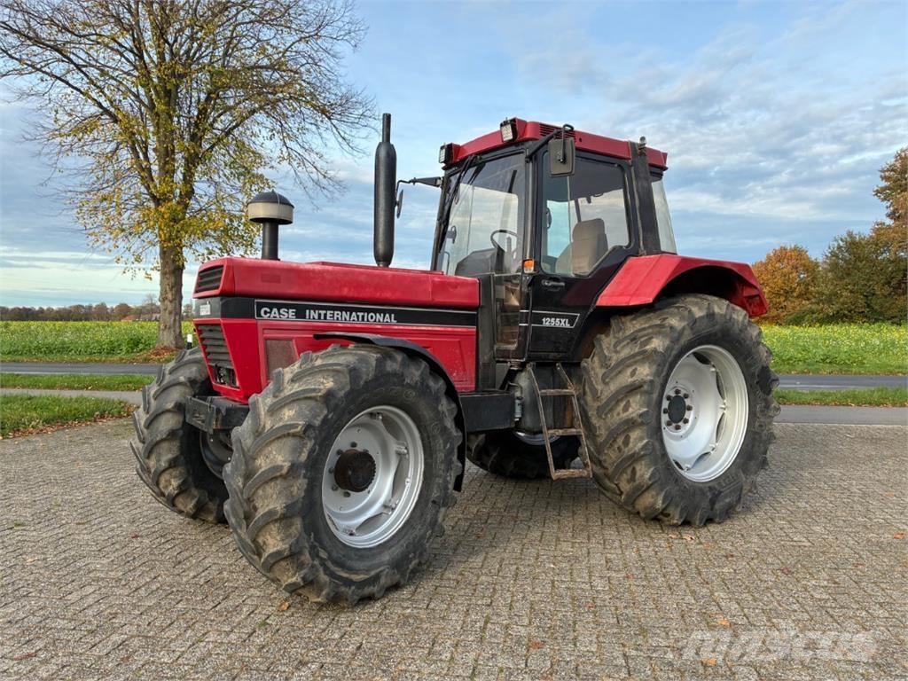 Case IH 1255 Traktoren