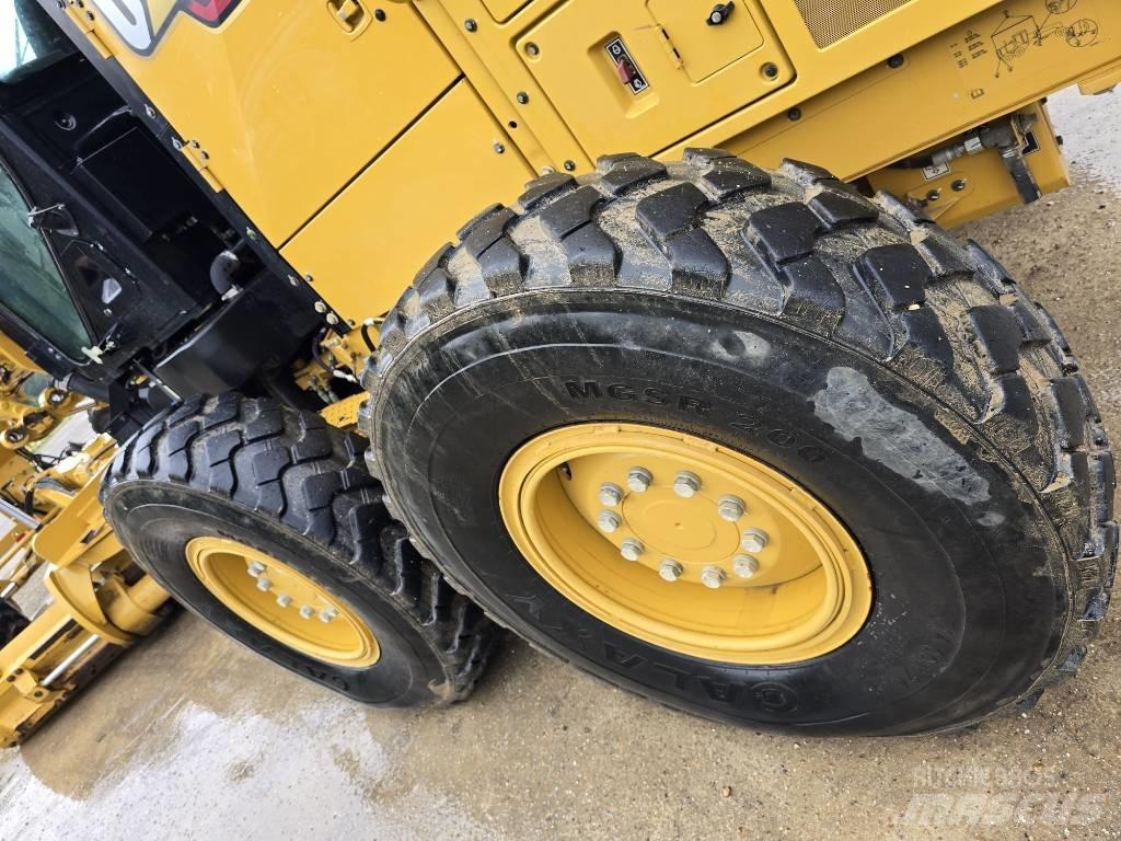 CAT 150 Grader