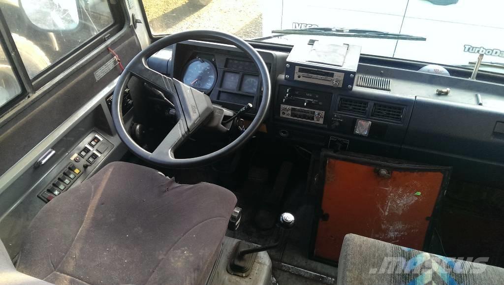 Hino RB145 Schulbusse