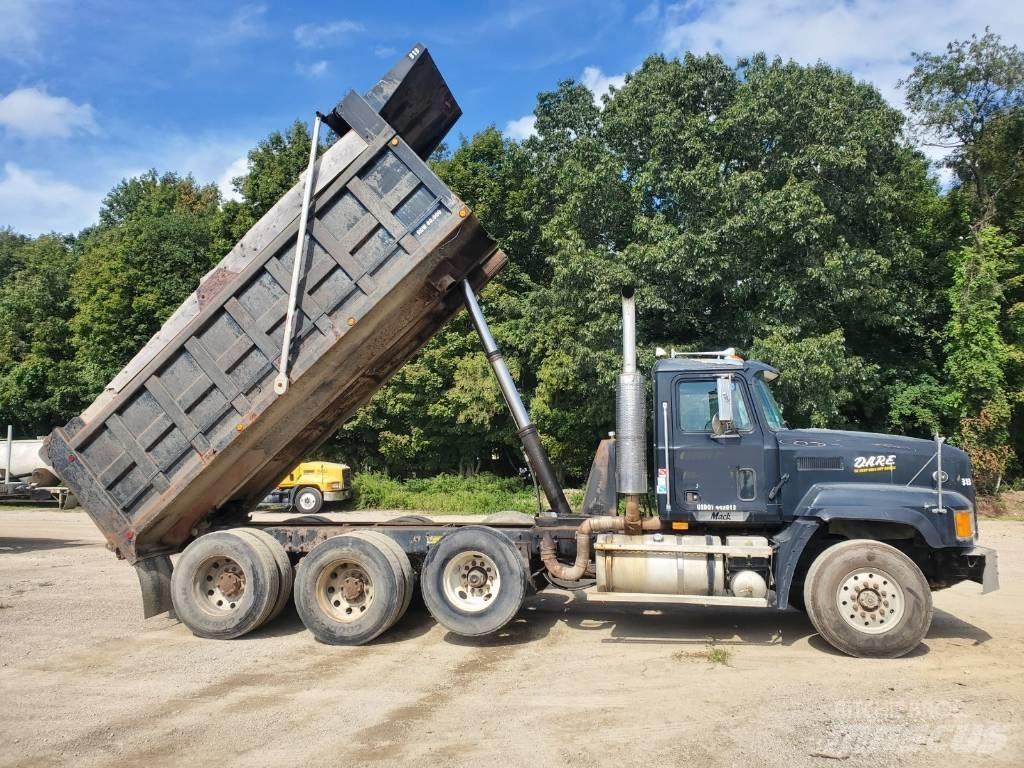 Mack CL713 Kipper