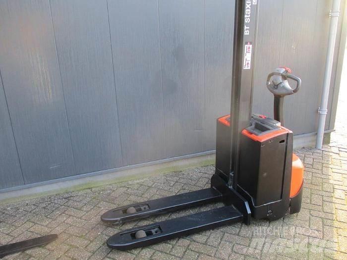 Toyota SWE 080L Deichselstapler