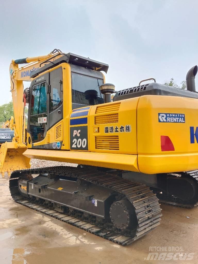 Komatsu PC200-8 Raupenbagger