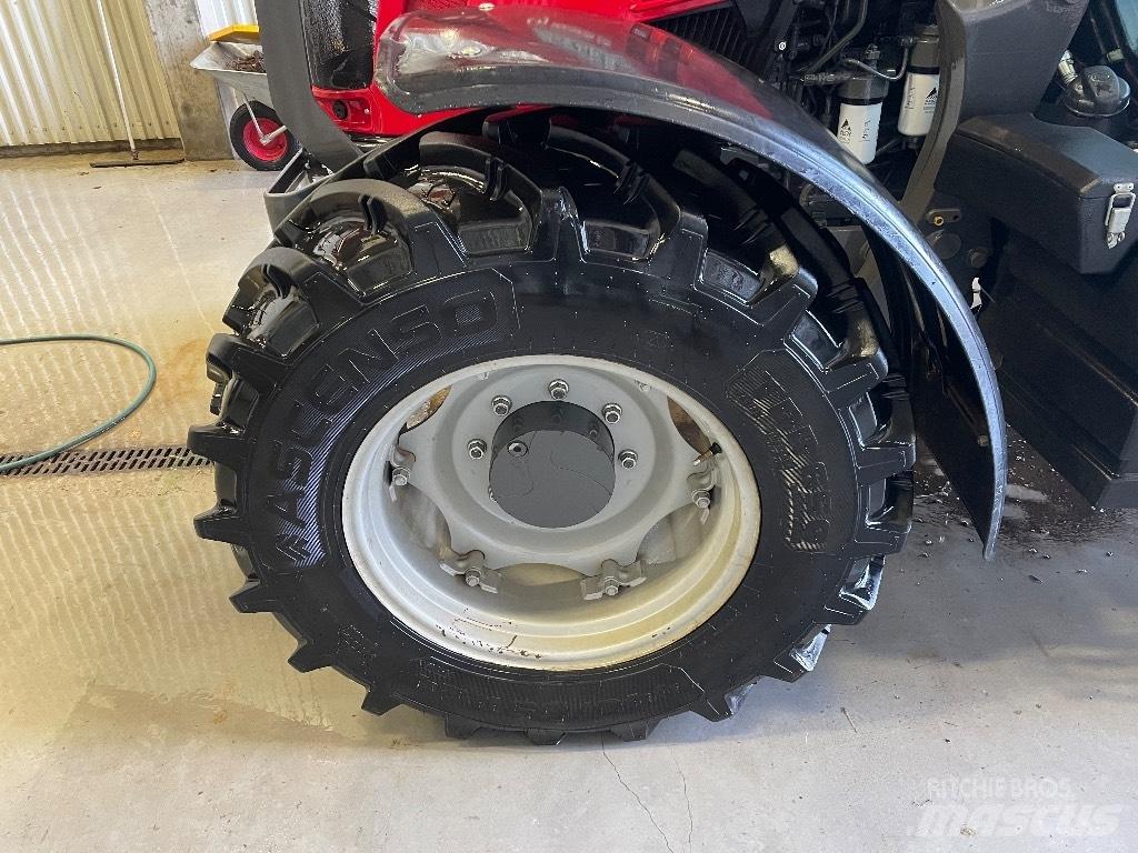 Massey Ferguson 5713 Traktoren
