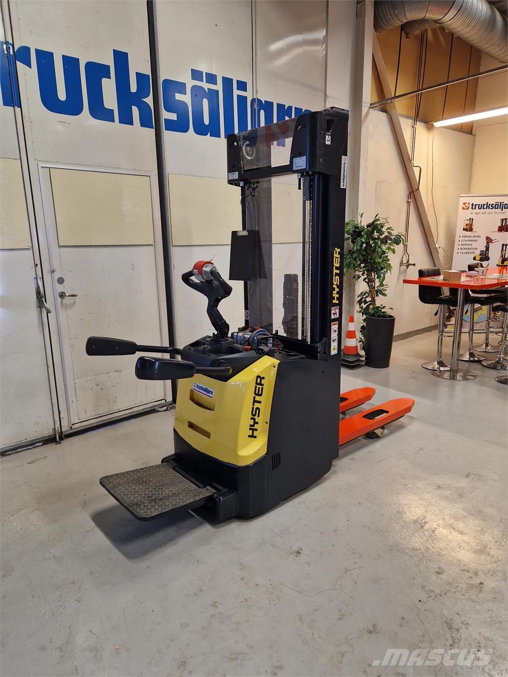Hyster S1.4S IL Zelfrijdende stapelaars
