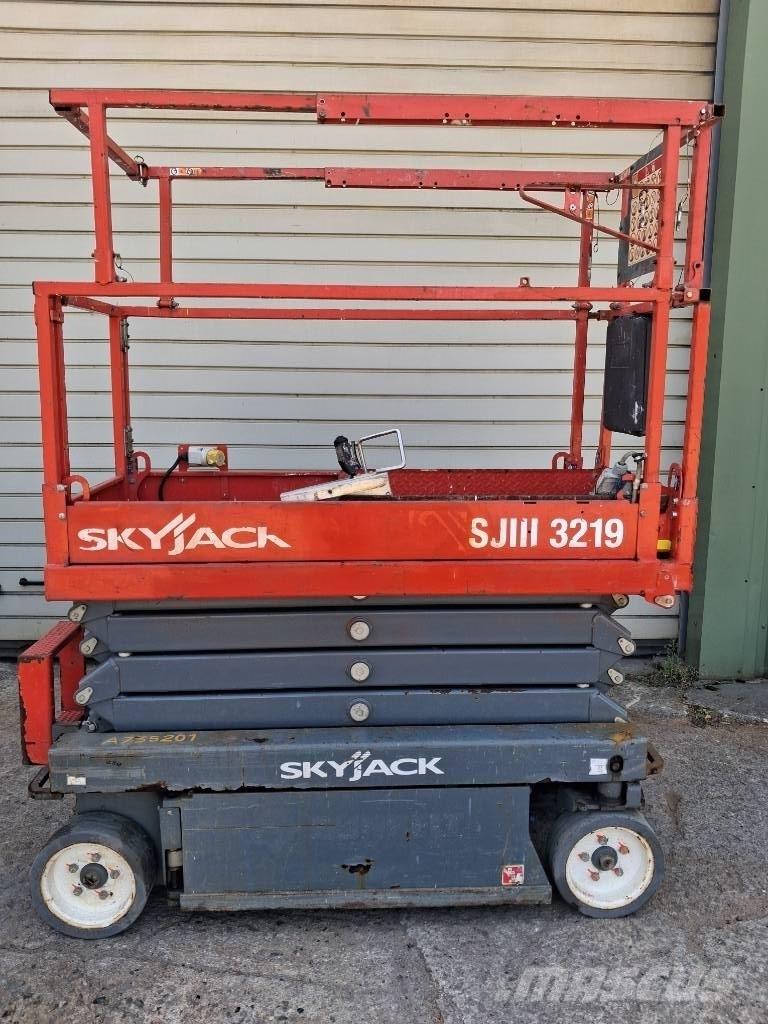 SkyJack SJ III 3219 Scheren-Arbeitsbühnen