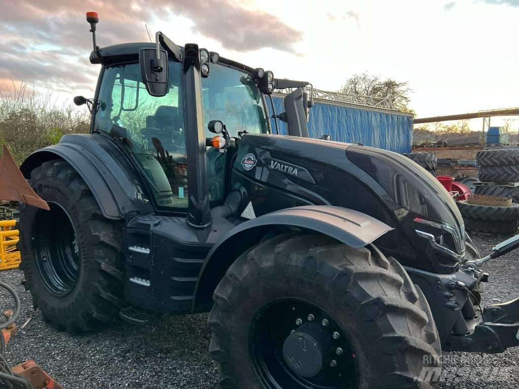 Valtra T 235 Direct Traktoren