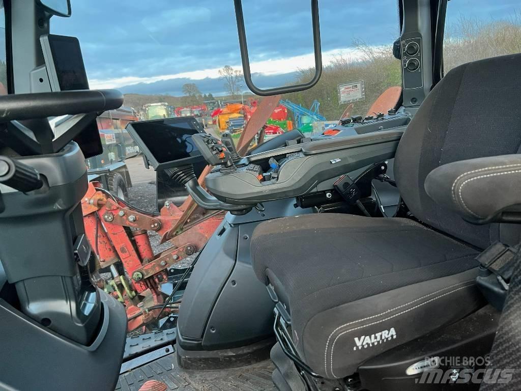 Valtra T 235 Direct Traktoren
