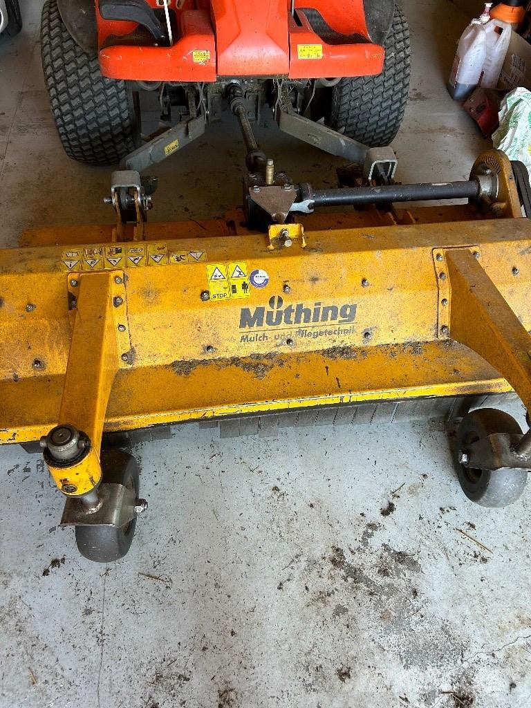 Kubota F 251 Gezogene und selbstfahrende Mäher