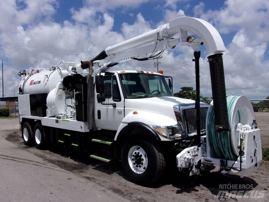 International 7400 Saug- und Druckwagen