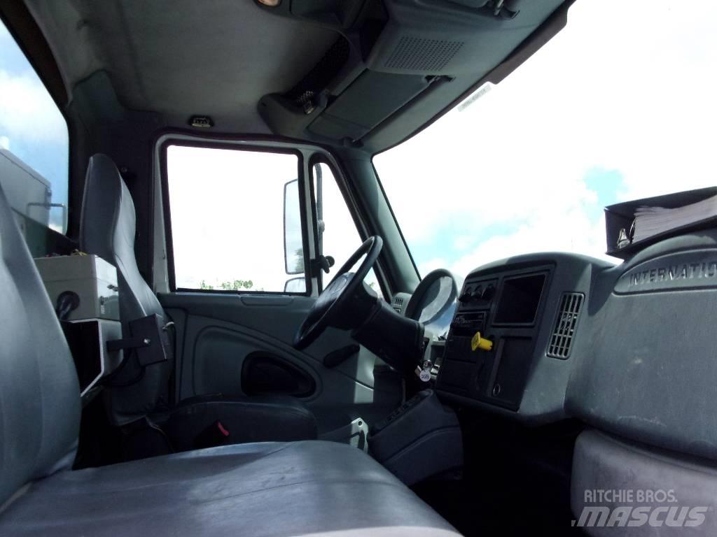 International 7400 Saug- und Druckwagen