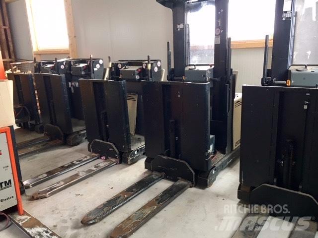 Crown LP 3020 Mittelhub-Kommissionierer