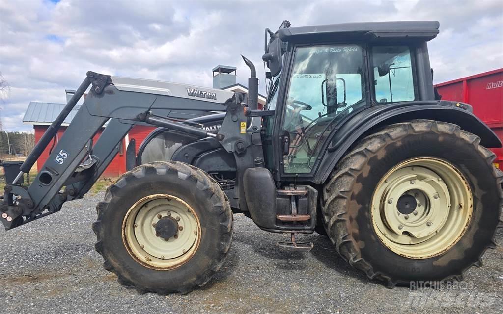 Valtra N141 HiTech Traktoren