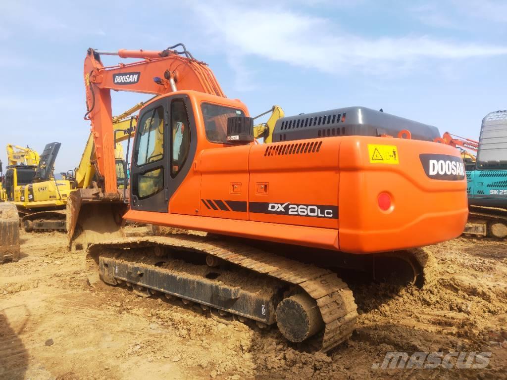 Doosan DX260LC Raupenbagger
